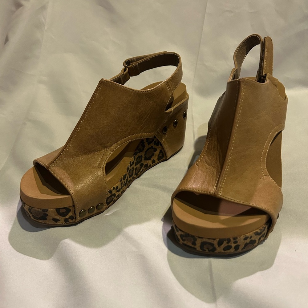 Stylish Tan Wedge Sandals